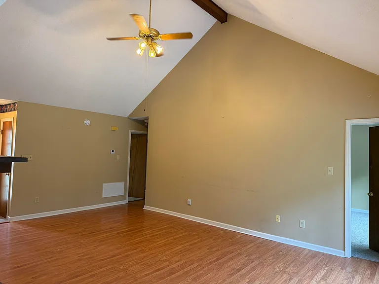 210 Suffolk Dr — Photo 6