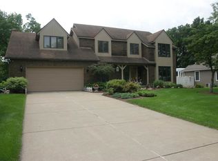 2305 Waterbend Dr, Elkhart, IN 46514