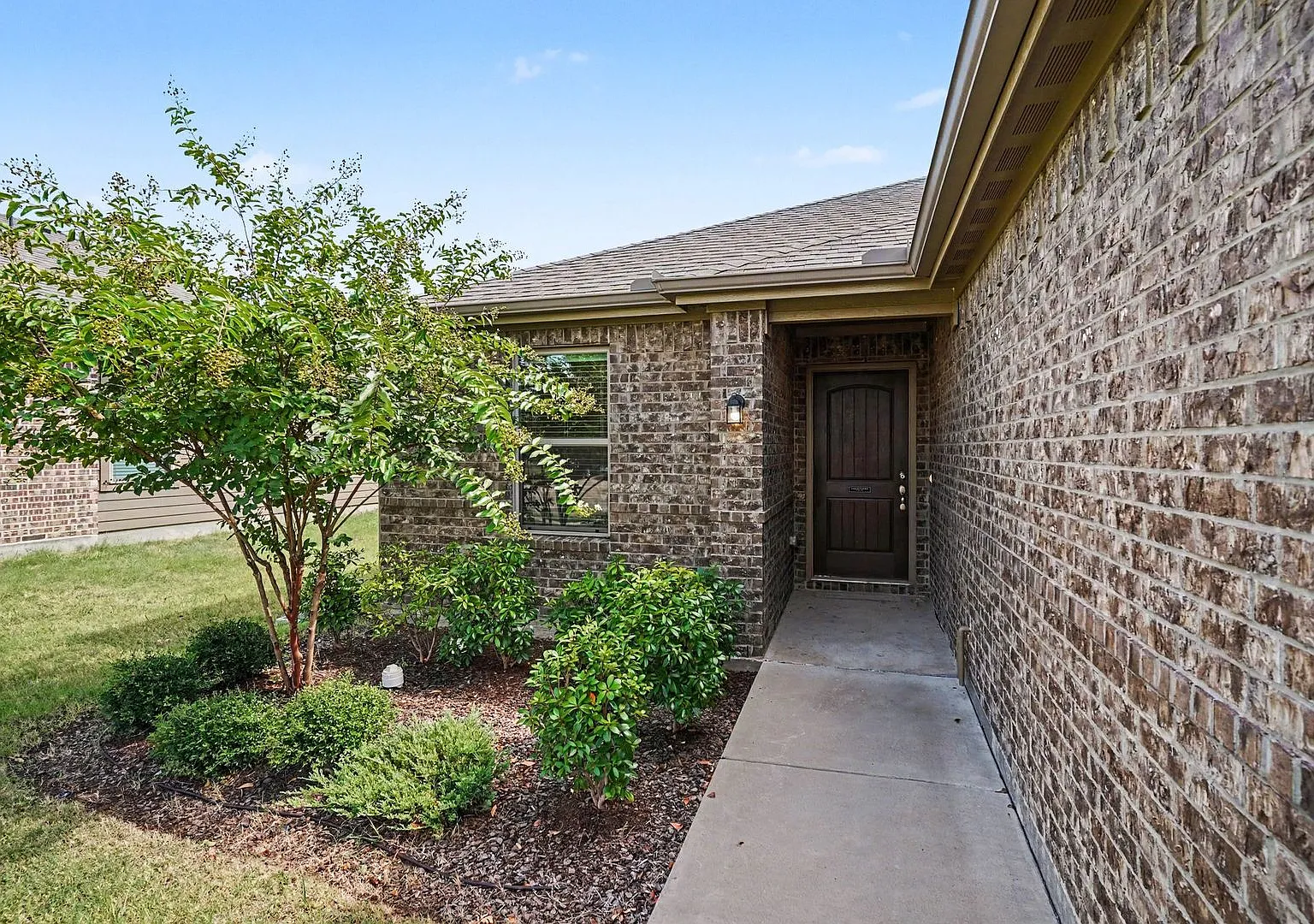 Welcome to 1425 Waverley Dr in Greenville! This inviting home offers comfortable living with a fu... — Photo 4
