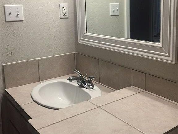 5th image of 1658 Chippeway Ln