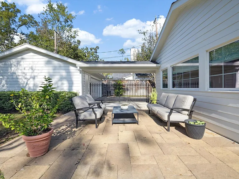 737 Country Ln — Photo 24