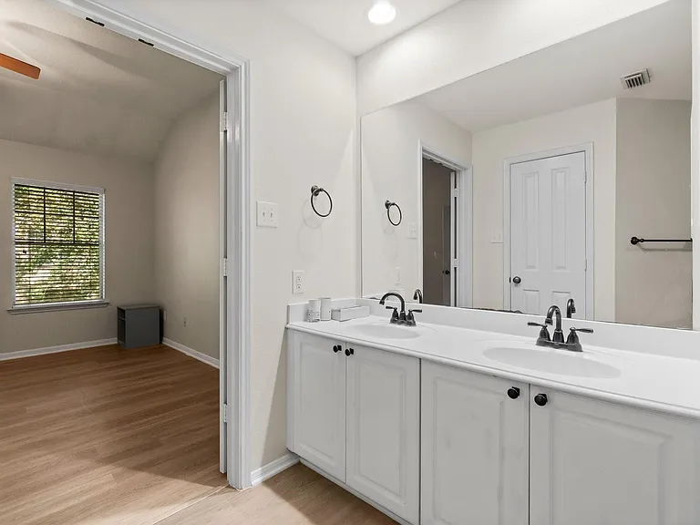 75 Scarlet Woods Ct — Photo 18