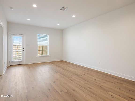 5th image of 122 Frontier Ln