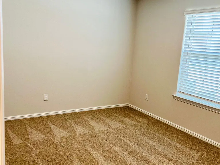 412 Alva St — Photo 23