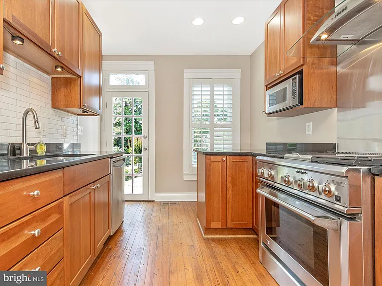 232 Dill Ave — Photo 18
