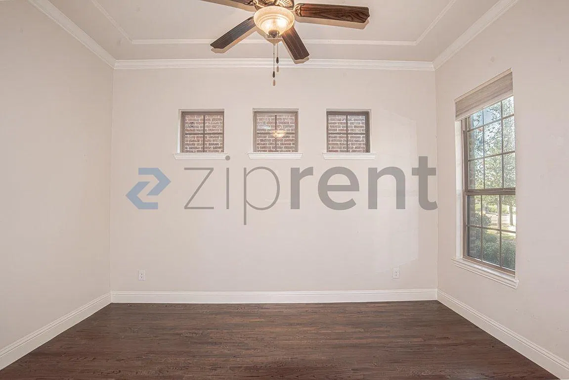 3 bed, 2.5 bath, 2306 sqft, $3,200 — Photo 2