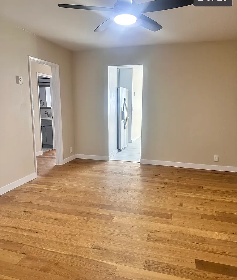 Building Photo - 301 N Palm Ave #6