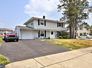 29 Tweed Rd, Levittown, PA 19056