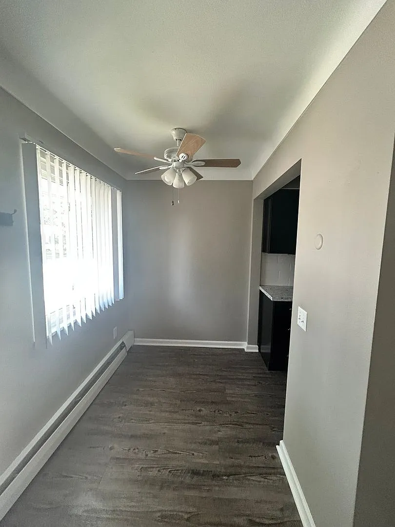 4101 Harvest Ln — Photo 2