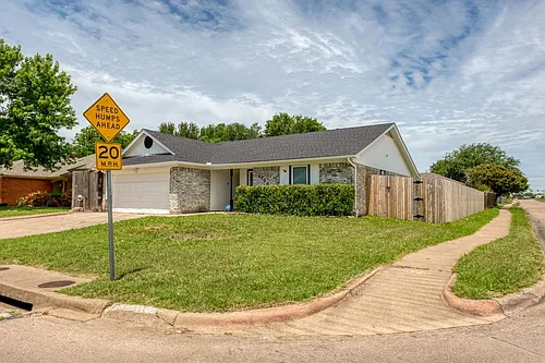 1700 Willow Vale Dr Photo 1