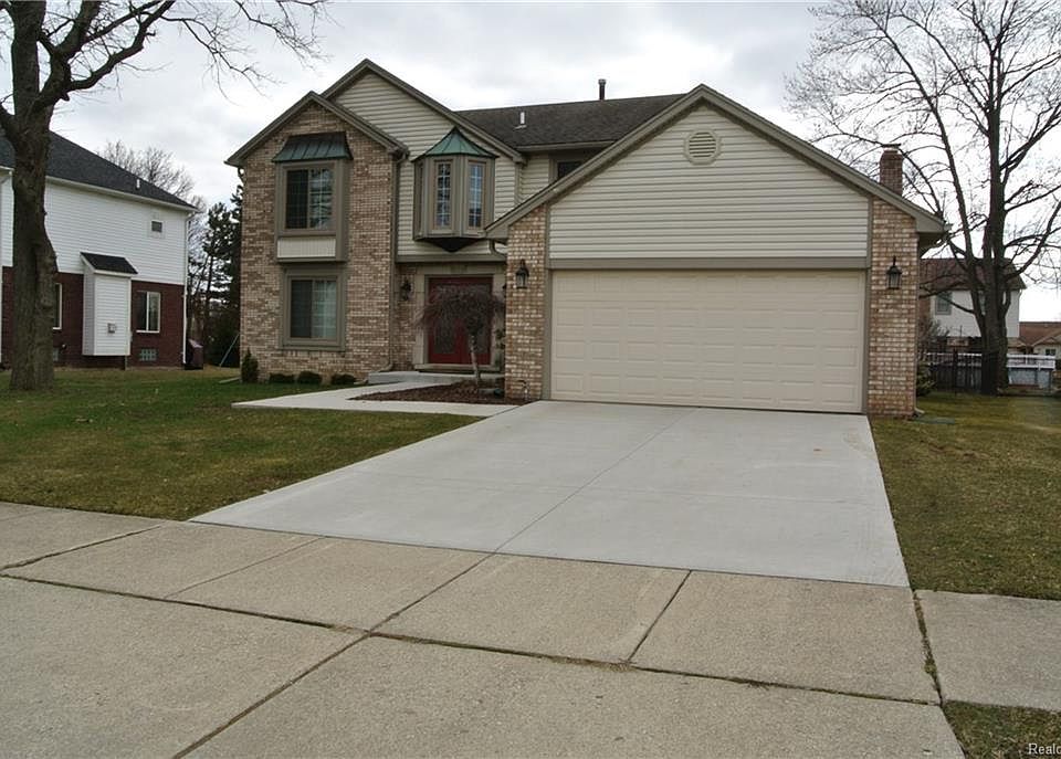 1st image of 44087 Pentwater Dr