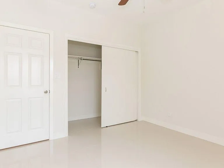 2209 S 6th St — Photo 4