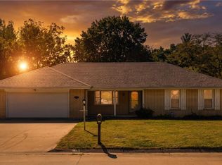 4930 Mockingbird Ln, Saint Joseph, MO 64506