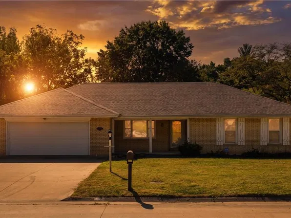 4930 Mockingbird Ln, Saint Joseph, MO 64506