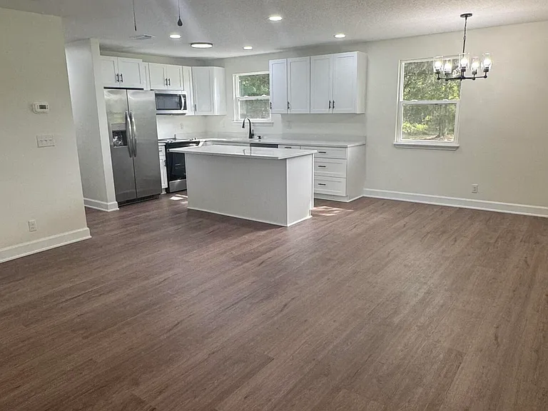 5202 SW 155th St — Photo 5