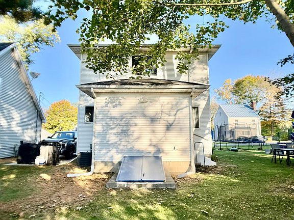 4th image of 112 Walnut St