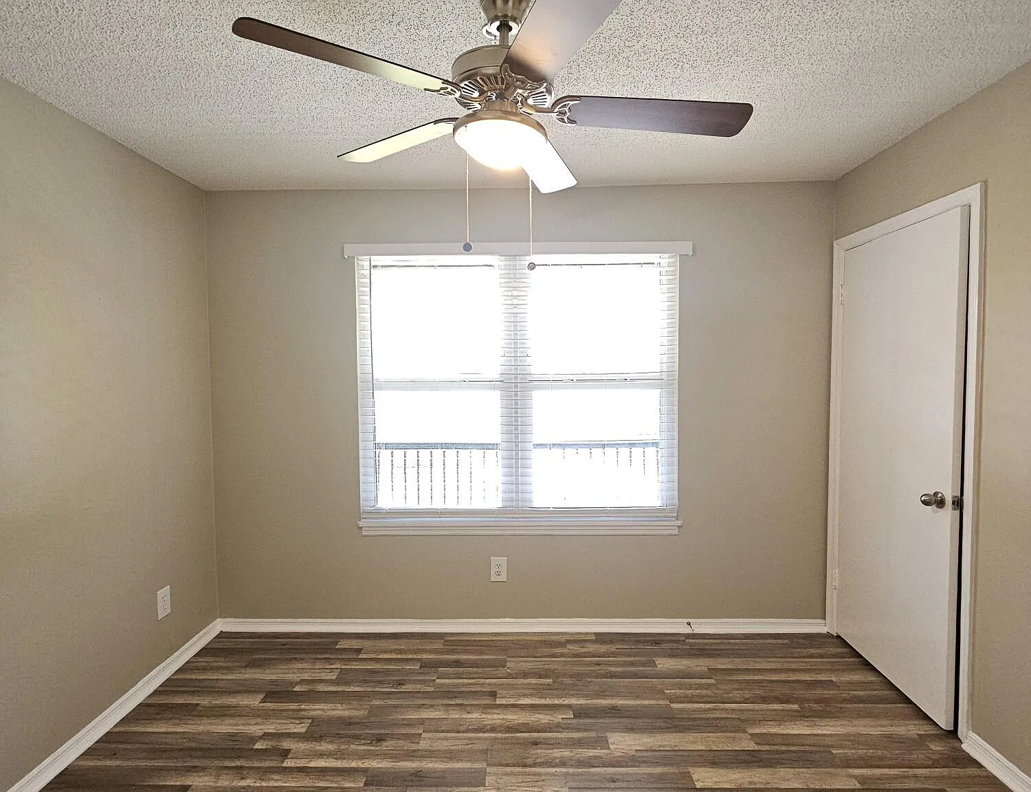 2 bed, 1.0 bath, 902 sqft, $1,950 — Photo 4