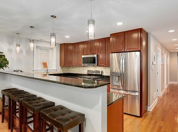 2nd image of 4723 N Paulina St #G