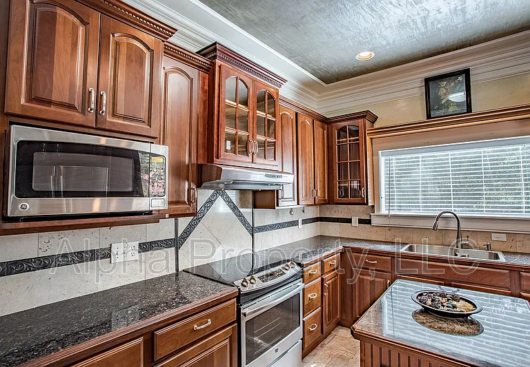 114 Edwards St — Photo 17