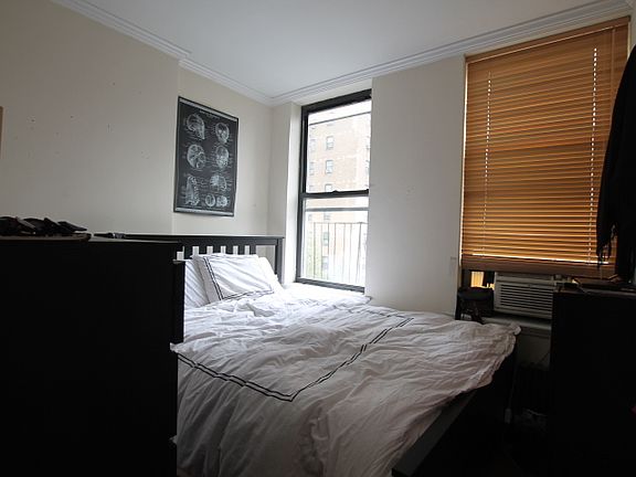 5th image of 225 E 28th St #3D
