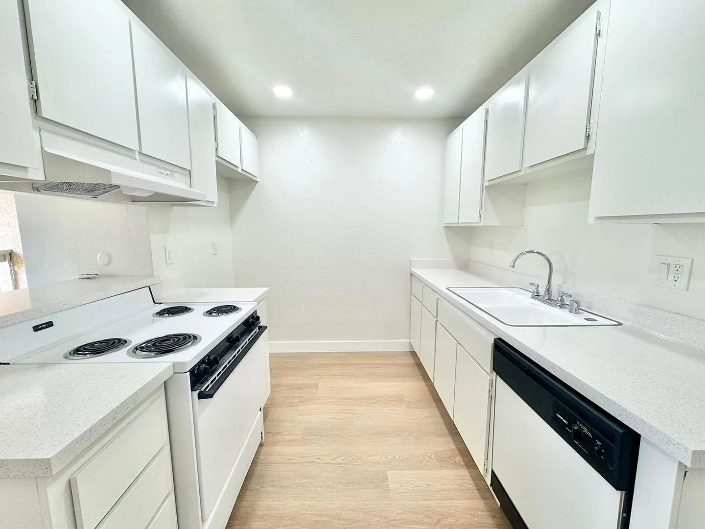 Buena Vista Apartments — Photo 2