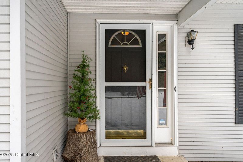2nd image of 9 Adirondack Court