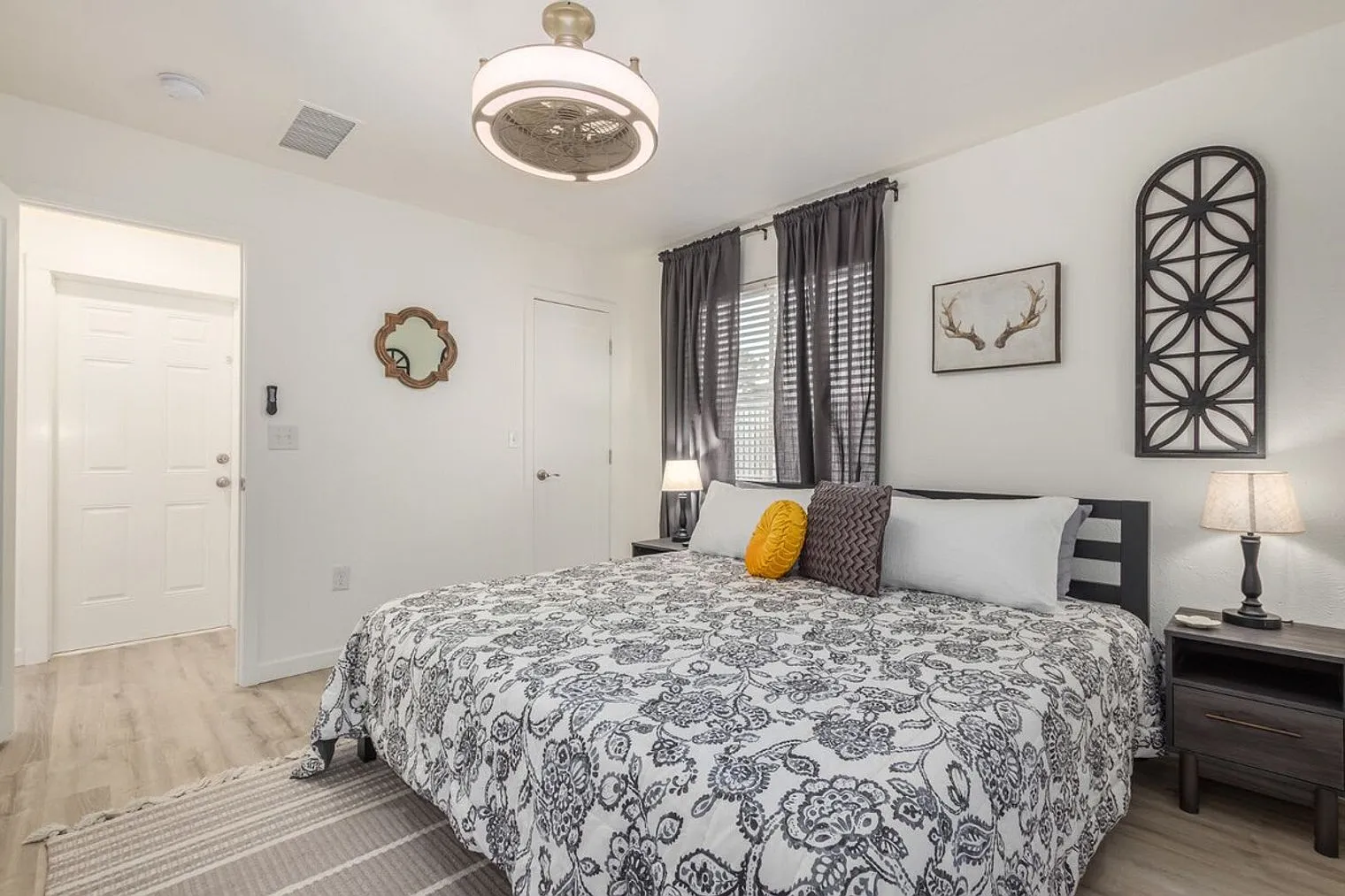 4 bed, 3.0 bath, 1689 sqft, $7,508 — Photo 3