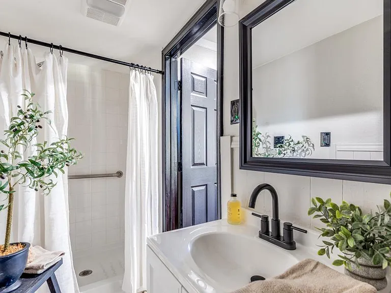 12901 Lamplight Village Ave — Photo 18