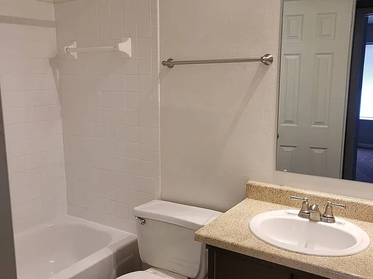 Hillcrest Apartments — Photo 21