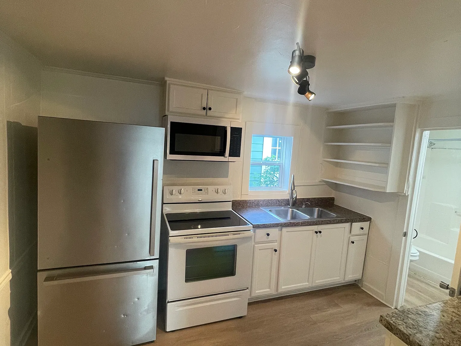 3 bed, 1100 sqft, $1,500 — Photo 4
