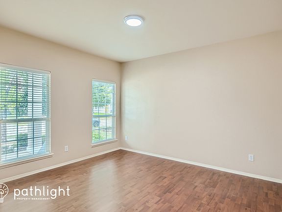 4th image of 9853 Old Field Dr