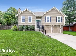 1112 W Pleasant Dr, Raymore, MO 64083