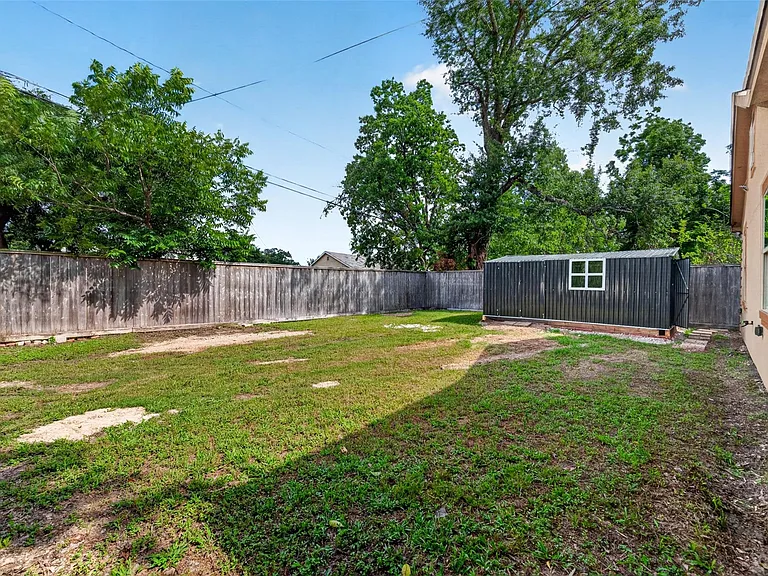 7030 Sidney St — Photo 29