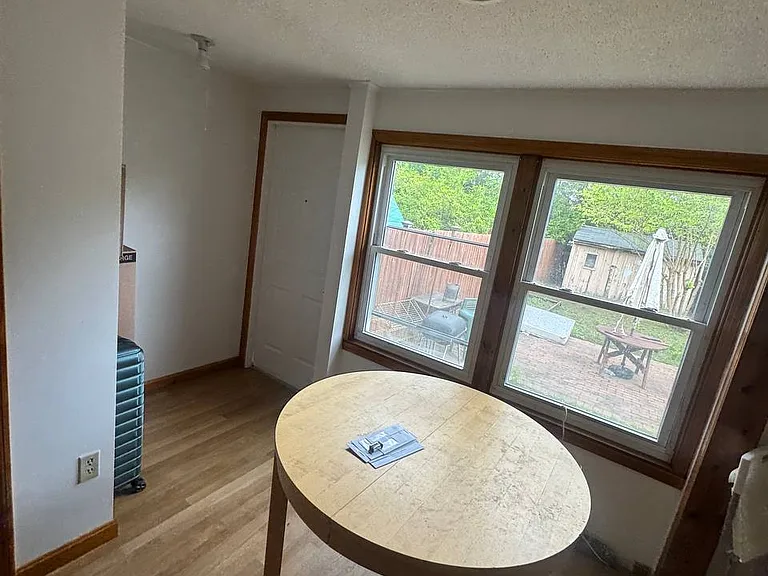 6 James Way — Photo 3