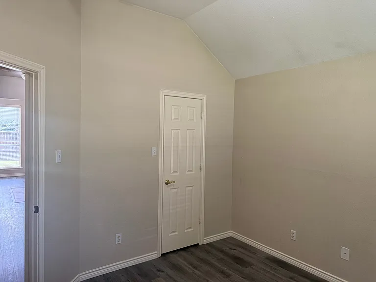 9200 Fairwood Ct — Photo 24