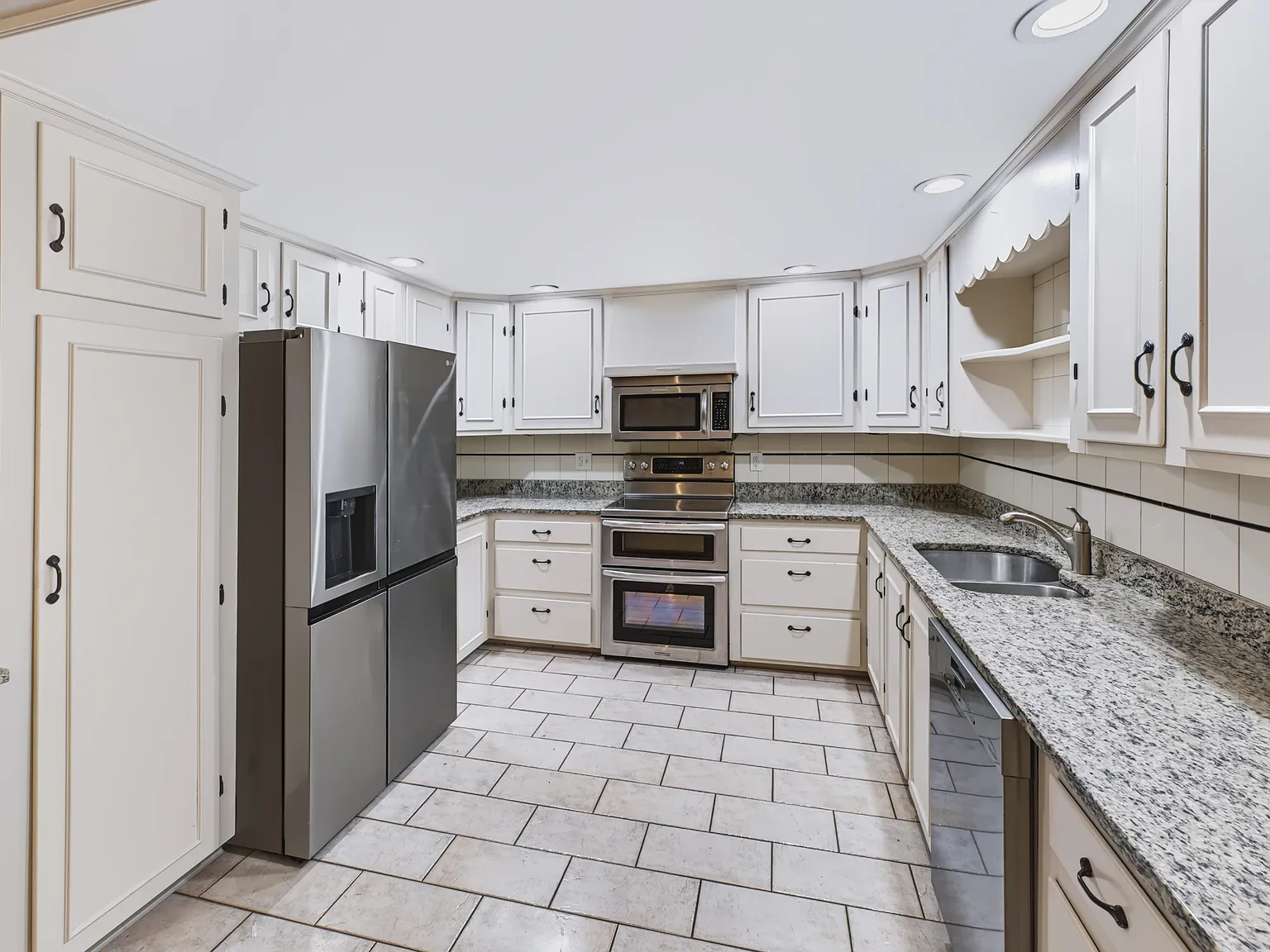 4 bed, 2816 sqft, $3,900 — Photo 4