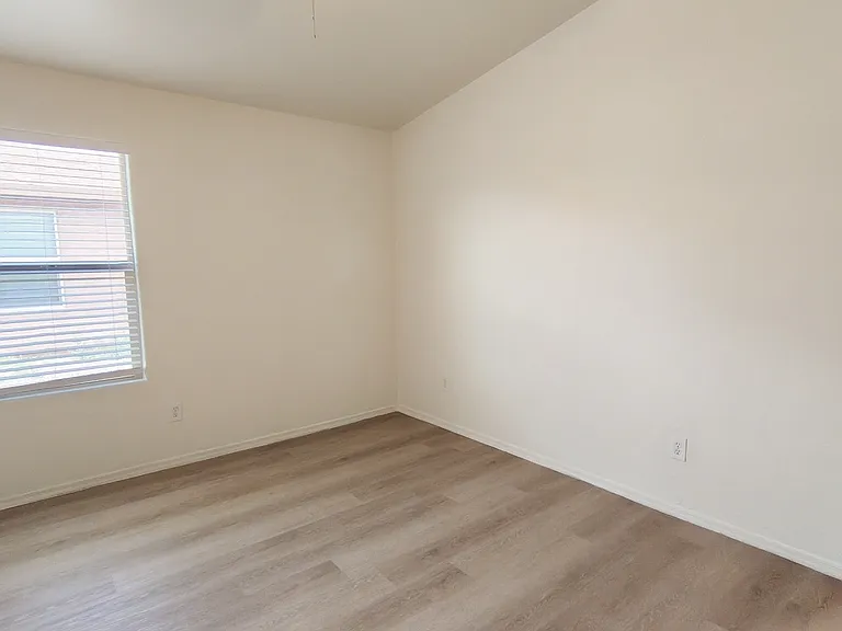 4 E Delta Rd #1 — Photo 8