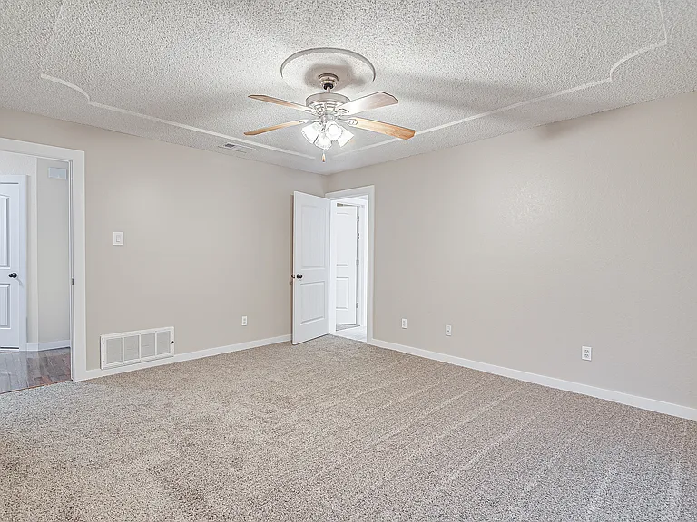 937 Springhill Dr — Photo 10