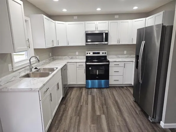 1011 Pawnee Dr NW, Cedar Rapids, IA 52405