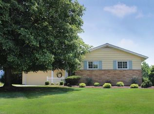 5666 Falkirk Rd, Lyndhurst, OH 44124