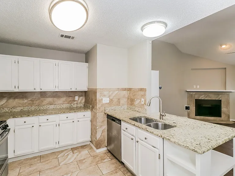 606 Clearwater Trl — Photo 7