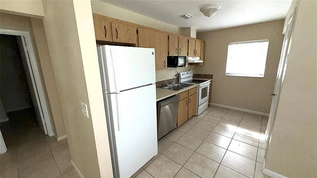 2 bed, 1.0 bath, 900 sqft, $1,300 — Photo 4