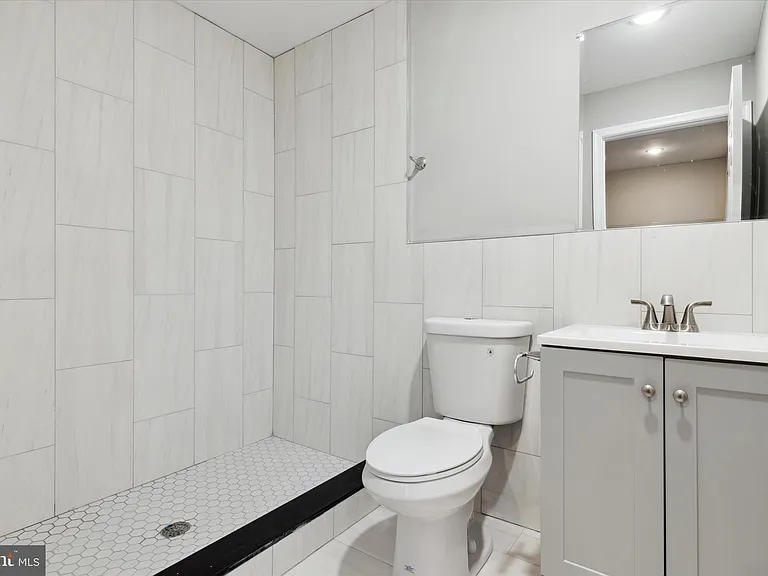 1230 N Marshall St #3R — Photo 4