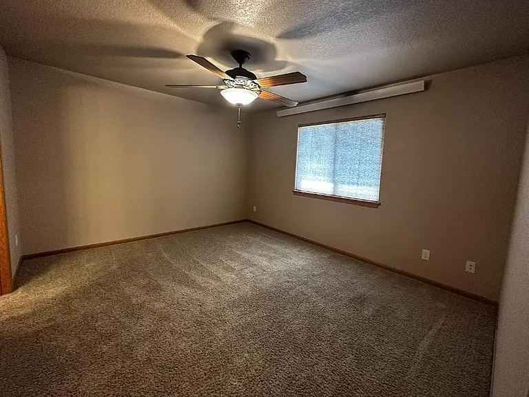 405 Sapphire Ln — Photo 6