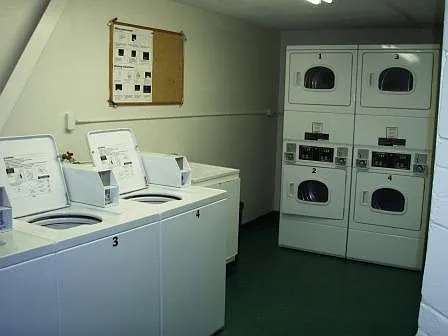 2 bed, 685 sqft, $3,060 — Photo 3