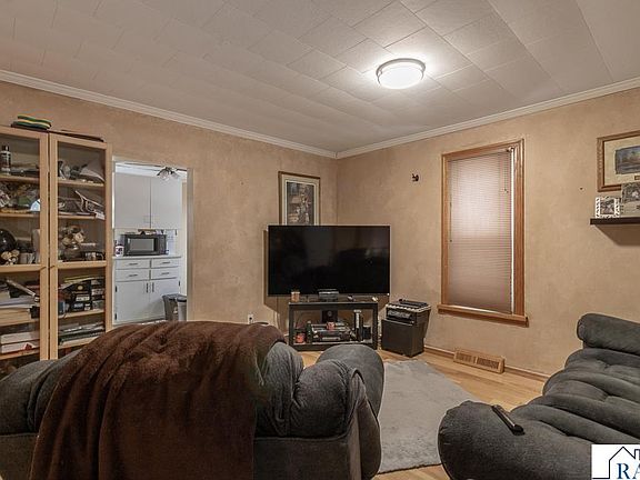 3rd image of 311 E Blue Earth St
