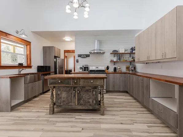 W5450 Briarwood ROAD, Elkhorn, WI 53121
