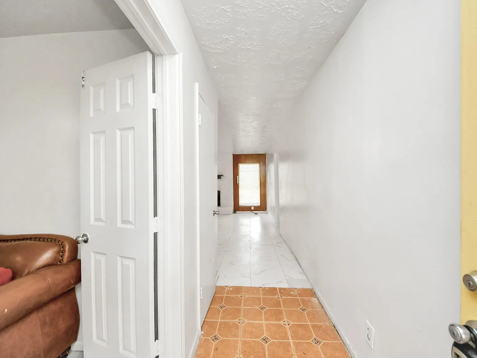 4 bed, 2.0 bath, 2258 sqft, $1,800 — Photo 2
