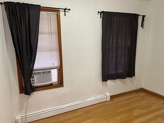 3rd image of 212 Bedford Ave #3