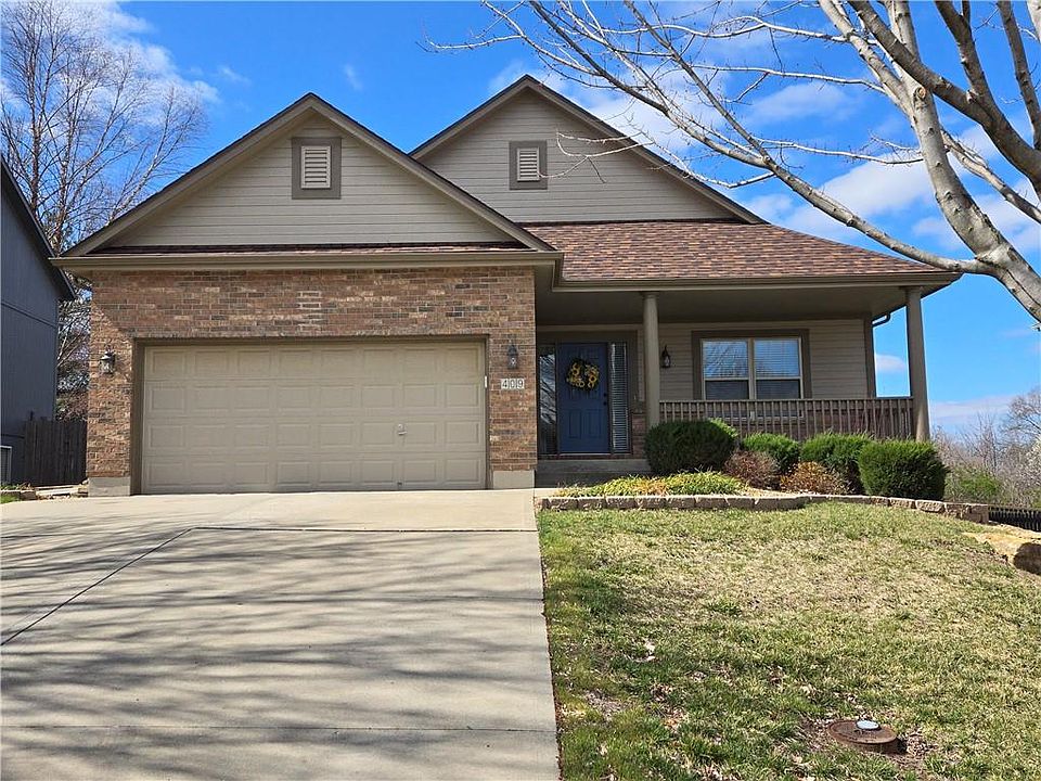 1st image of 409 NW Fox Hollow Ln